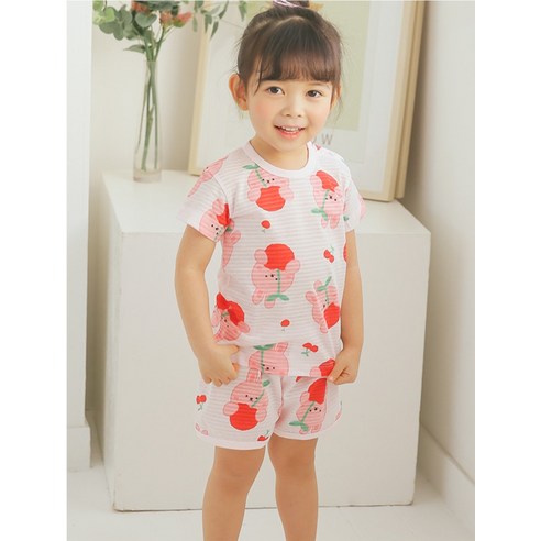 孩子們  時尚  女孩  服裝  室內服裝  女孩  女孩  室內  女孩的服裝  夏季