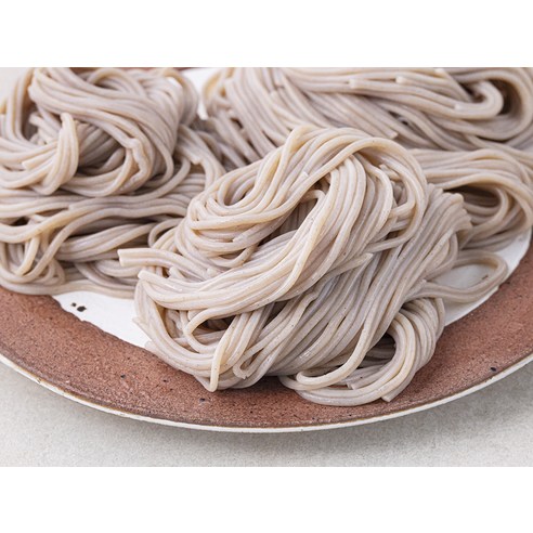 탱글탱글하고 구수한 100% 메밀면으로 맛있는 면 요리 만들기