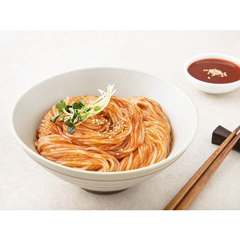 쫄깃한 식감과 매콤한 맛을 즐기는 청정원 콩담백면