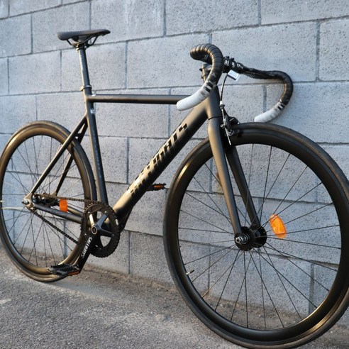 세련미, 성능, 편리함을 갖춘 솔라이츠 글로리 픽시 자전거