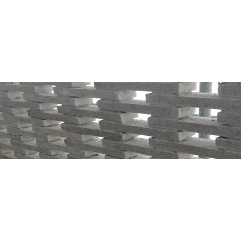 견고함의 미학, 시멘트 벽돌로 공간에 깊이를 더하다