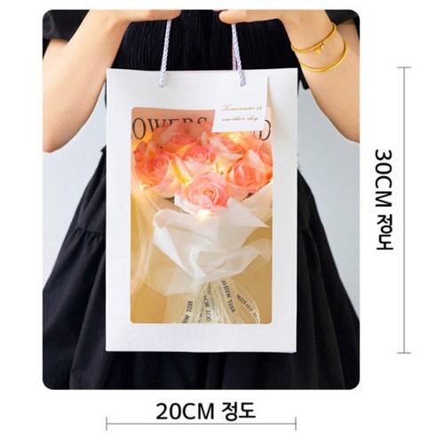 빛나는 꽃잎이 낭만적인 분위기를 연출하는 아르띠콜로 조화 LED 페이보릿 장미 꽃다발
