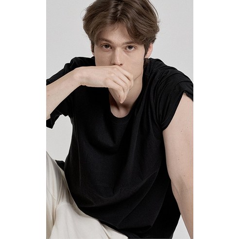 편안한 착용감과 다양한 코디에 활용하기 좋은 티셔츠
