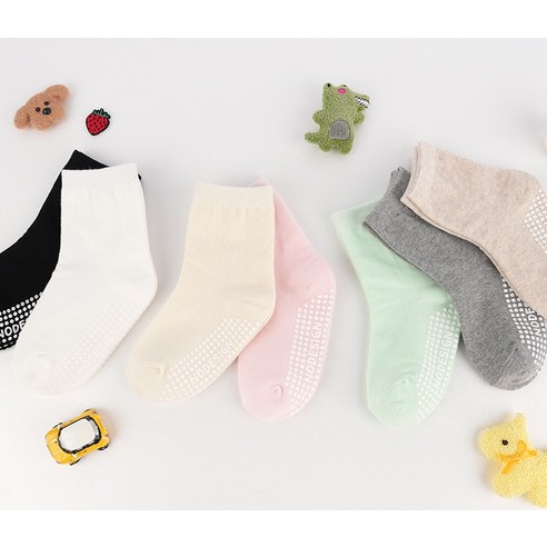 안전한 첫 걸음마, 노디자인 미끄럼 방지 양말과 함께!