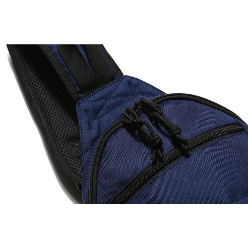 가볍고 스타일리시하게, 자유로운 순간을 위한 슬링백