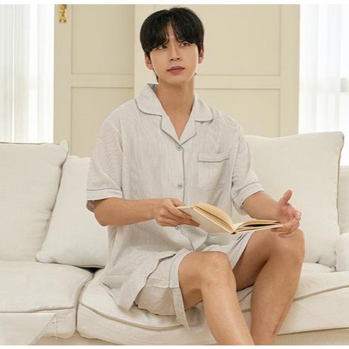 여름밤, 사랑을 속삭이는 듯한 커플룩