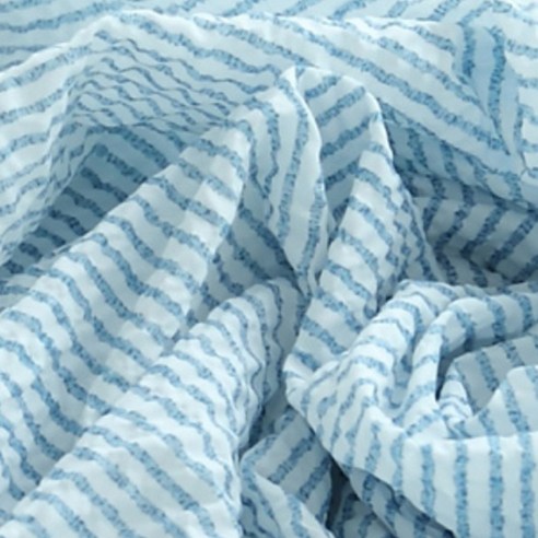 세련된 블루 스트라이프 패턴과 통기성 있는 소재로 여름철 편안한 수면을 선사하는 바숨 스트라이프 여름홑이불