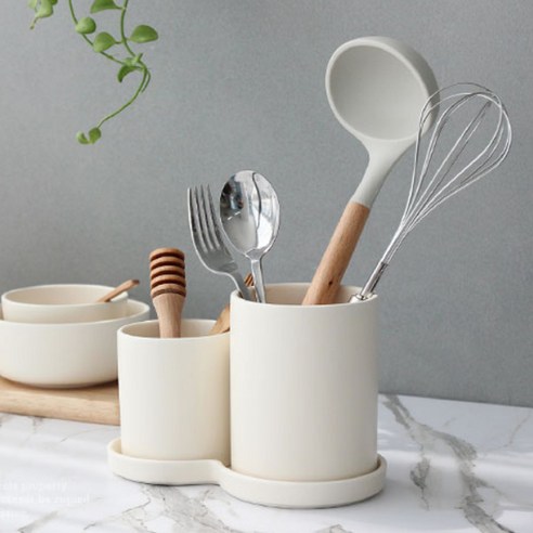 주방 인테리어를 완성하는 우아한 수저 정리