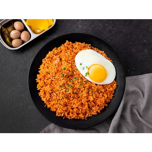 맛과 편리함을 겸비한 풀무원 살살녹는 우삼겹 김치볶음밥