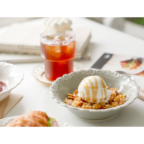 섬세한 아름다움이 식탁에 내려앉다