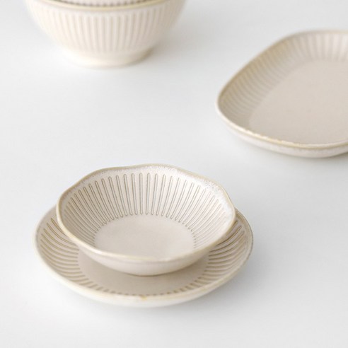 혼밥을 더욱 편리하고 스타일리시하게 만들어주는 식기 세트