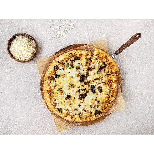 눈꽃처럼 사르르 녹는 곰곰 모짜렐라 눈꽃치즈로 식탁에 행복을 더하세요.