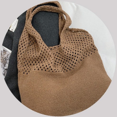 가성비와 스타일을 동시에! 엘쏘 니트 라탄 가방으로 여름 스타일 완성하세요.