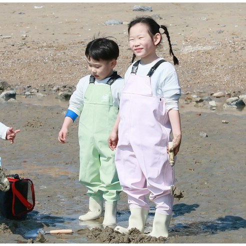 맥스메가다인 아동용 가슴장화로 아이들에게 안전하고 즐거운 자연 탐험을 선물하세요.