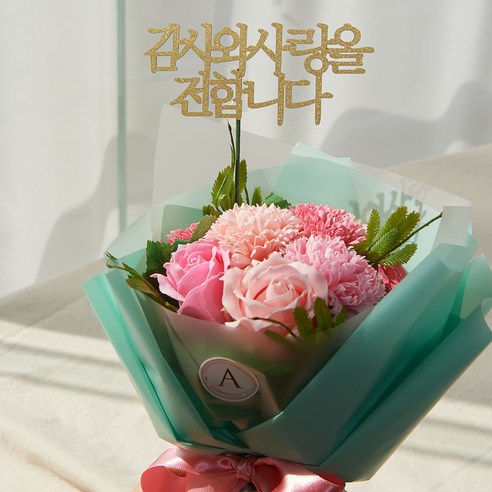 비누꽃으로 만들어진 내구성 있는 그라시아 카네이션 꽃다발로 사랑하는 사람에게 감사와 사랑을 표현하세요.