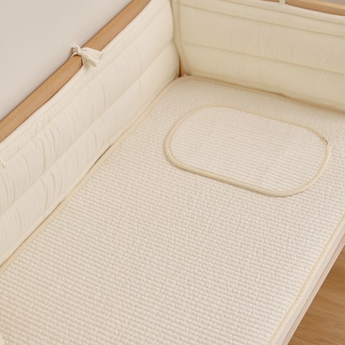 밤새 뒤척이는 우리 아기, 꿀잠을 선물하는 방법? 보니스마트아기침대