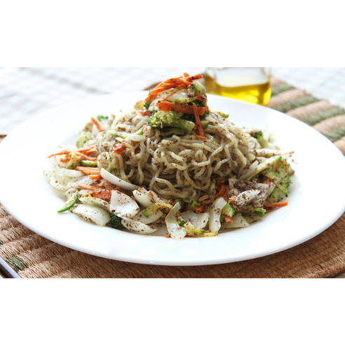 쫄깃함에 반하고, 깔끔함에 또 반하는 마성의 감자면!