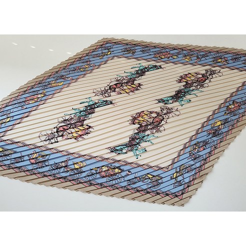 섬세한 주름과 은은한 색감으로 완성하는 우아한 스타일, 바비수 오테니 마차 주름 스카프