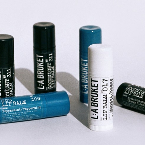 라부르켓 립 밤으로 끈적임 없이 촉촉한 입술을 유지하세요.