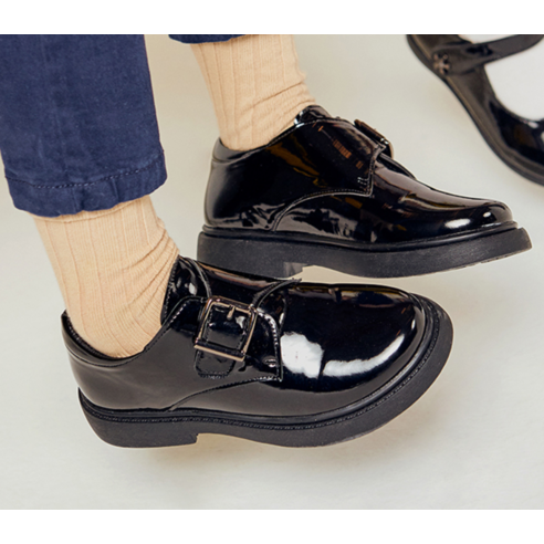 격식과 편안함을 갖춘 완벽한 아동화