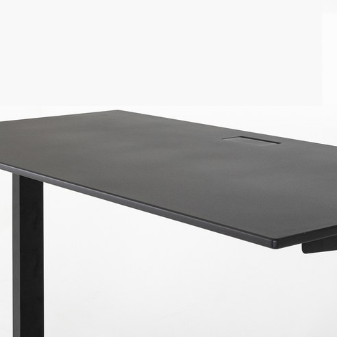 몰입적이고 편안한 게이밍 경험을 위한 루나랩 게이밍 책상 일반형 1524