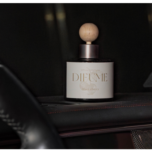 섬세한 블랙체리 향으로 드라이빙을 예술로 승화시키다