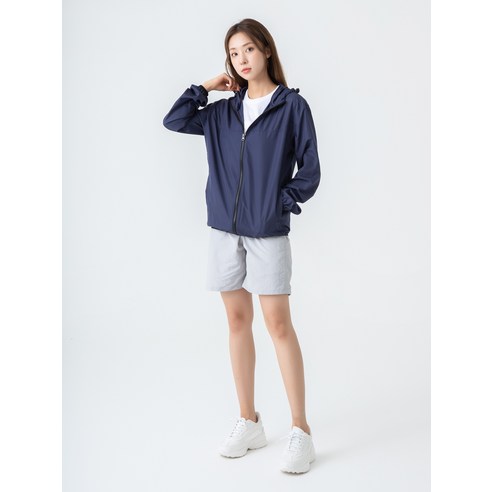 추운 날씨에 편안함과 스타일을 겸비한 필수 바람막이