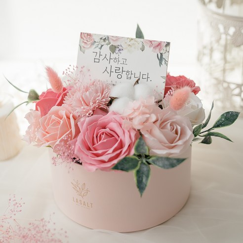 로맨틱하고 섬세한 비누꽃 디자인과 핑크계열 색상으로 완벽한 선물