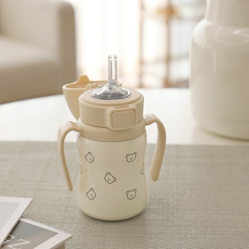 아이의 안전과 편리함을 동시에 제공하는 빨대컵