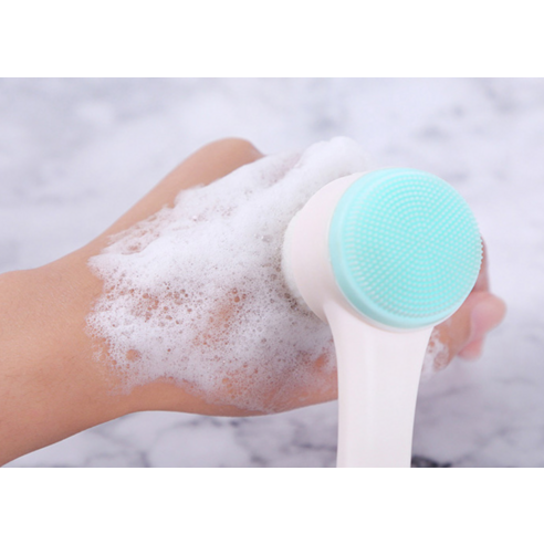 피부 속 숨겨진 아름다움을 깨우는 딥 클렌징 브러시