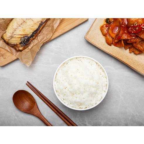 편리한 포장 방식과 높은 평점을 가진 곰곰 소중한 우리쌀 밥