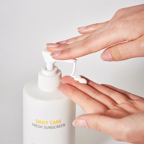 피부를 햇살로부터 보호하고 건강하게 유지하는 필수 피부 관리 제품