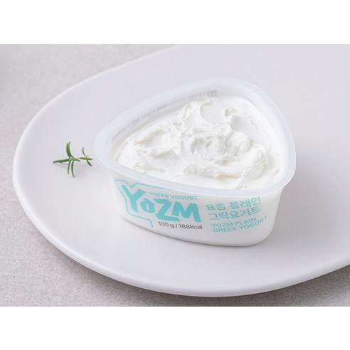 꾸덕한 그릭요거트 한 스푼으로 시작하는 속 편한 아침