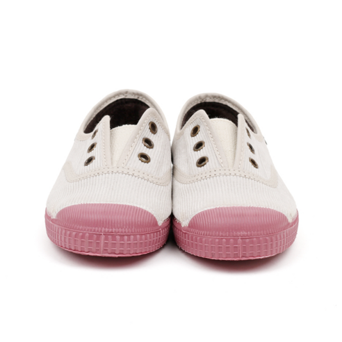 사랑스러운 디자인과 편안함으로 아이의 행복한 걸음을 완성하는 씨엔타 아동용 스니커즈