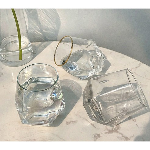 로체스터 오로라 샤이닝 글라스: 식탁을 빛나게 하는 우아함