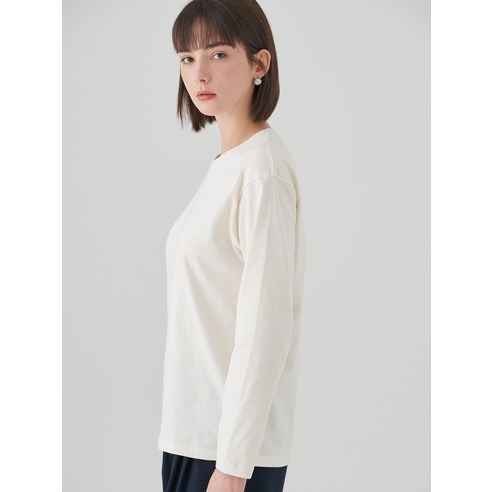 여성의 편안함과 스타일이 만나는 감각적 티셔츠