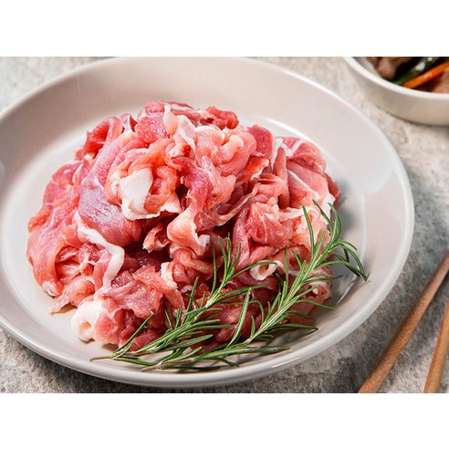 깨끗한 환경과 안전한 제조과정으로 생생포크는 신선하고 맛있는 돼지고기를 제공합니다.