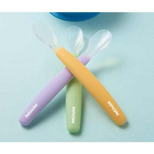 안전하고 편안한 쁘띠누베 실리콘 이유식 스푼으로 행복한 이유식 시간을 시작하세요.
