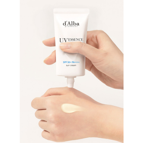 자외선 차단력과 수분 공급력을 겸비한 모든 피부 타입을 위한 달바 워터풀 에센스 선크림