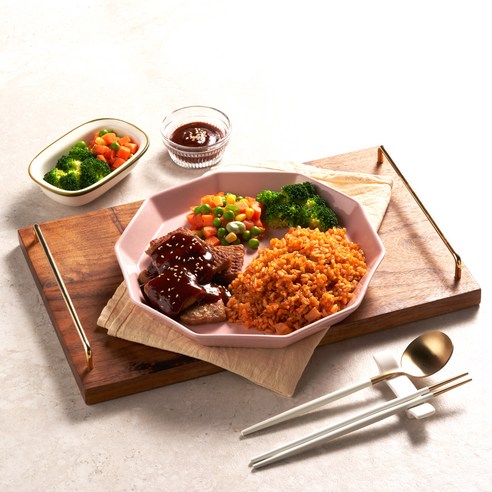 건강하고 맛있는 곤약 도시락으로 간편하게 건강한 식사를 즐기세요.