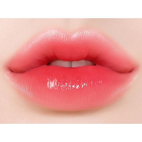 입술에 반짝임과 매력을 더하는 메리쏘드 글로시 투톤 립스틱