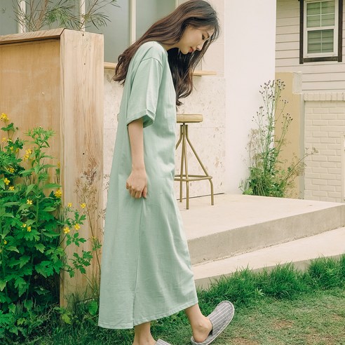 편안하고 세련된 여름철 스타일을 완성하는 파란 여성용 원피스