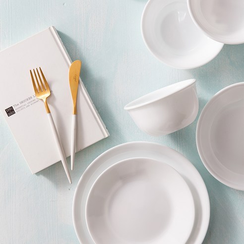 ****** 저스트화이트: 시간을 초월하는 우아함으로 당신의 식탁을 빛내다.