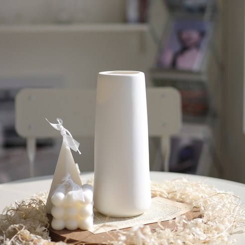 세련되고 기능적인 하루의공간 모던 도자기 화병