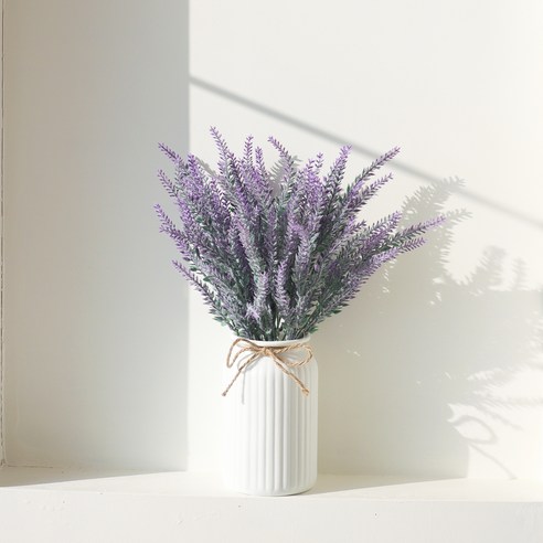 소박하면서도 세련된 디자인의 하루의공간 미니 우유 도자기 화병