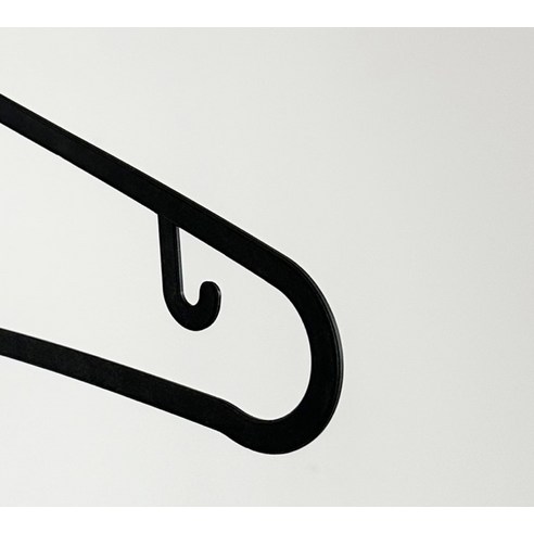 옷장 공간 효율을 높이고 옷의 형태를 지켜주는 프랑온드 슬림 옷걸이