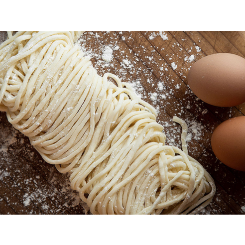 쫄깃한 면발이 선사하는 특별한 미식 경험, 풀무원 생칼국수