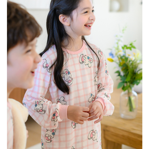 가을날의 사랑스러움을 담은 보누맘 아동용 9부 자가드 상하의 세트