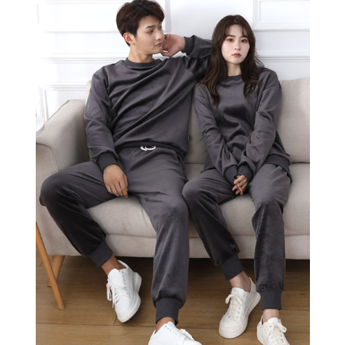 겨울철 편안함과 스타일의 완벽한 조화: 턴키 GM3305 벨벳 오벗핏