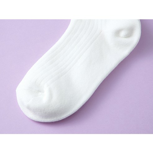 포근함과 스타일을 더하는 베이스알파에센셜 아동 골지 양말로 우리 아이 발에 행복을 선물하세요.